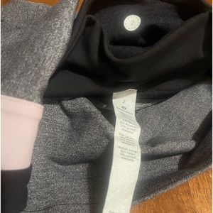 NEW—LULU-LEMON B¥RRYS GRAY TIGHTS